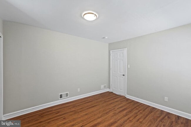 Building Photo - 4816 Woodlawn Dr
