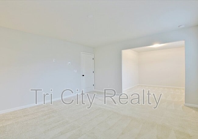 Building Photo - 504 Albertson Ave