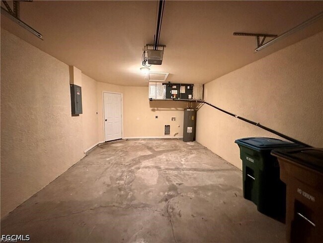 Building Photo - 1309-1311 NE 8th Pl