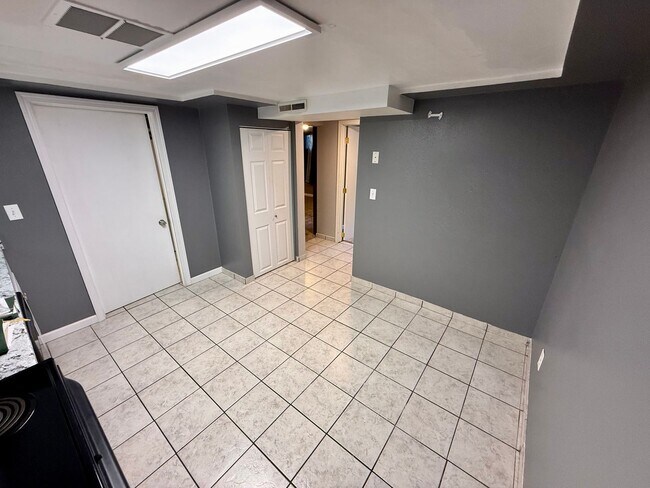 Building Photo - 1424 10th Ave