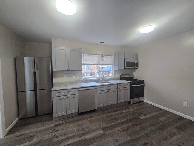 Building Photo - ?1 Month FREE! Charming 1 BR/1 BA in Bethlehem with In-Unit Laundry & Parking