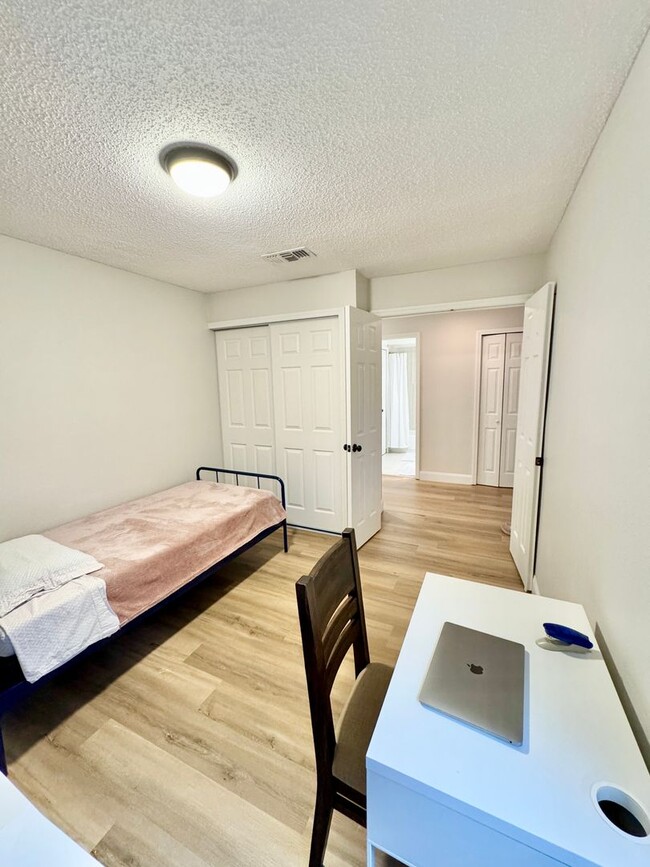 Building Photo - Dr. Phillips 3 Bed 2 Bath For Rent at soug...