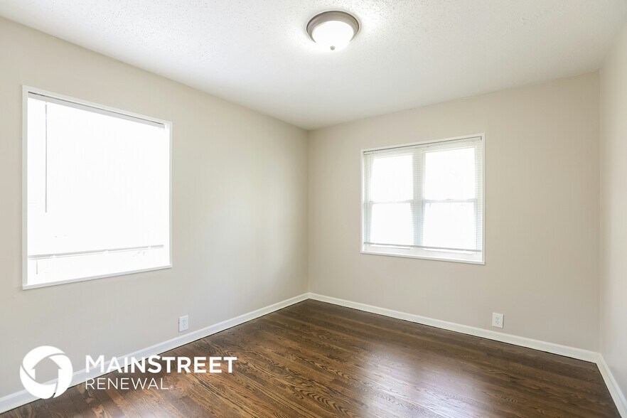 Building Photo - 1435 E 66th Terrace