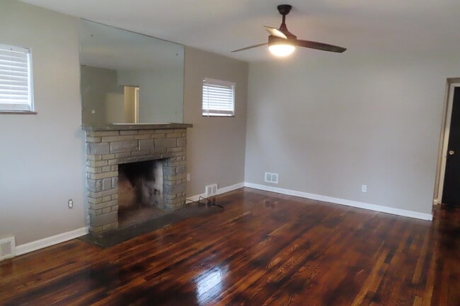 Building Photo - 1121 Fairwood Ave