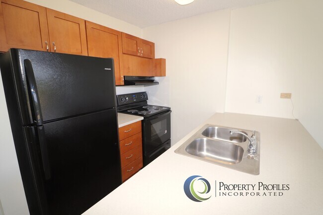 Building Photo - 1 Bedroom 1 Bath unit in The Highlander with 2 Parking - Available June 1st