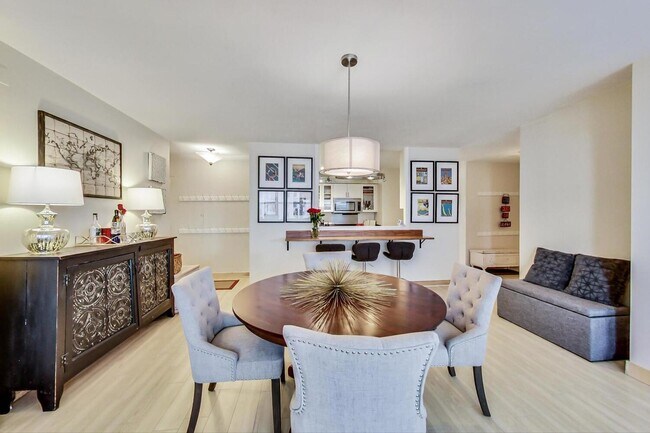 Building Photo - 1000 N Lake Shore Dr