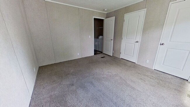 Building Photo - Move-In Ready Mobile Home with Upgrades!