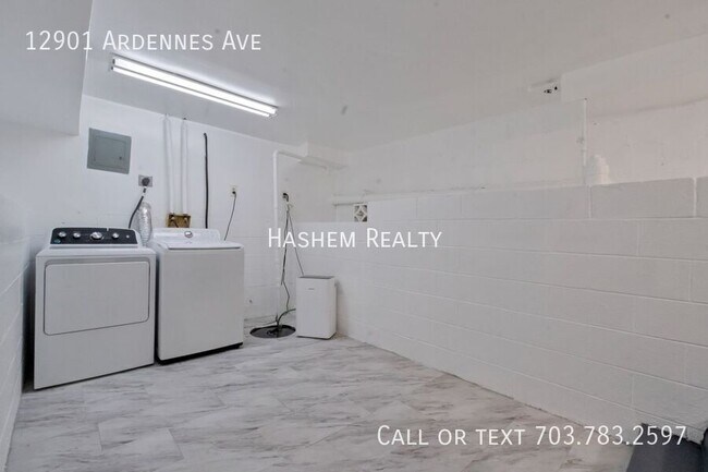 Building Photo - 12901 Ardennes Ave