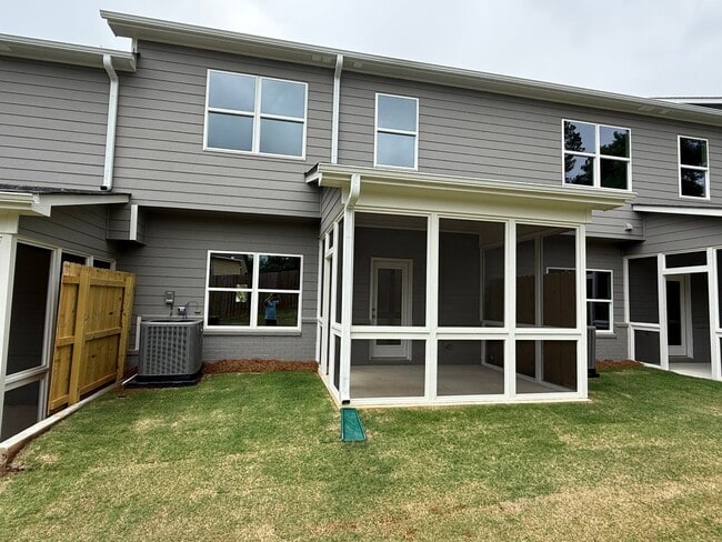 Building Photo - Spacious Brand New 4BR Townhome in Norcross