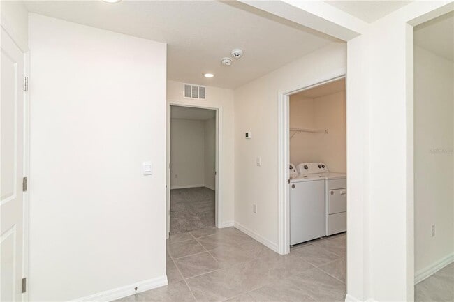 Building Photo - 9109 SW 45th Ter