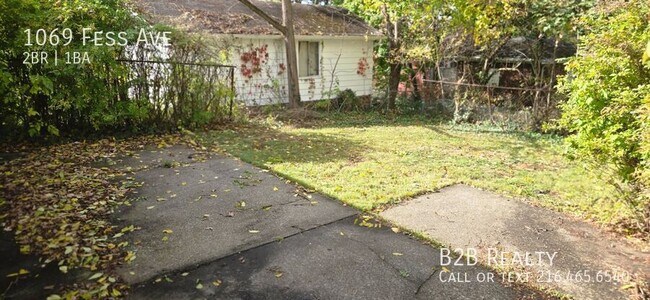 Building Photo - 1069 Fess Ave