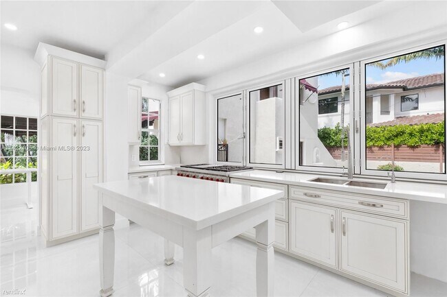 Building Photo - 5 br, 5.5 bath House - 4436 Alton Rd