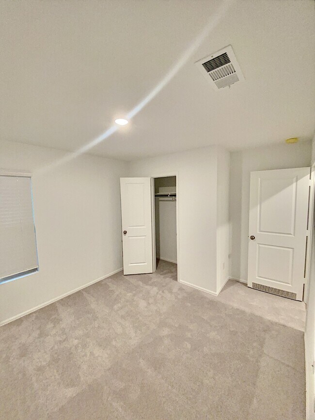Building Photo - 21015 Longeni Dr