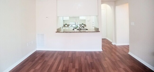 Building Photo - Beautiful 1/1 Pool View Condo x Rent @ Upt...