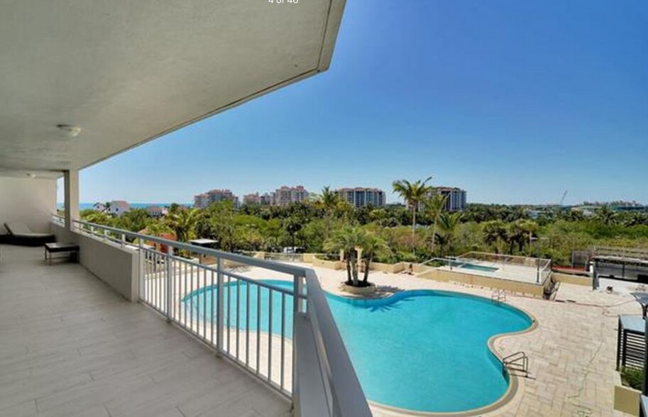 Building Photo - 400 S Pointe Dr