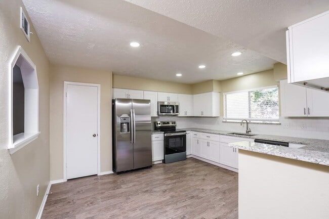 Building Photo - 4402 Dawn Creek Ln