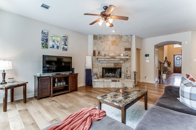 Building Photo - GORGEOUS HOME IN BELTERRA WITH SPARKLING POOL & SERVICE INCLUDED