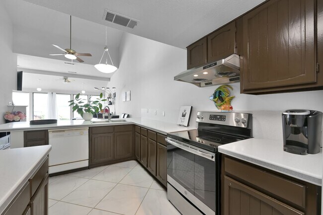 Building Photo - Fully Furnished 2 bedroom Lakefront with 1...
