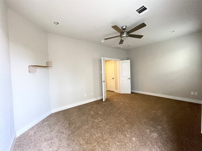 Building Photo - 5813 Petty St