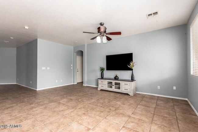 Building Photo - 42511 W Cheyenne Dr