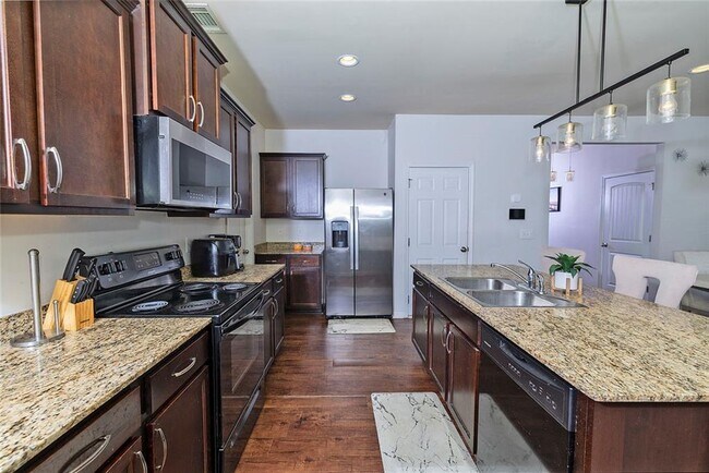 Building Photo - 2084 Sawgrass Dr