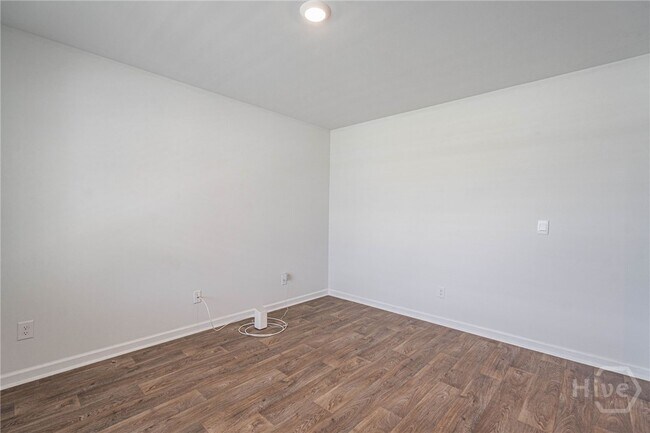 Building Photo - 1004 Bergamot Rd