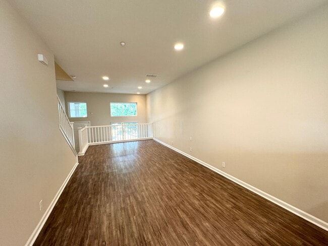 Building Photo - Perfect Shape Downtown Livermore Townhome ...