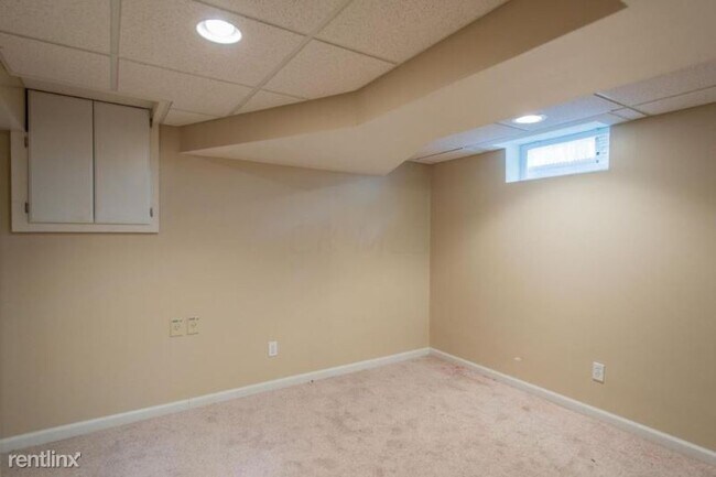 Building Photo - 3017 Atwood Terrace