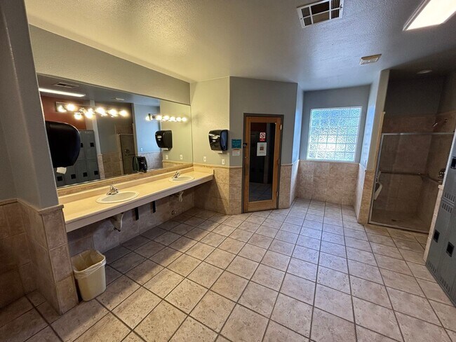 Building Photo - Gorgeous 2bed/2 bath condo in Southwest!