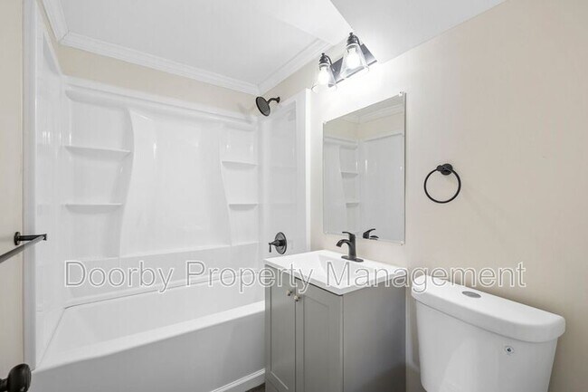 Building Photo - 5332 Oakdale Ave