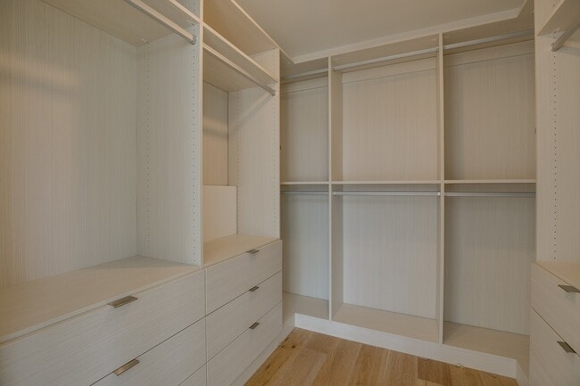 Building Photo - Stunning 5 Bedroom Juanita Bay Home For Rent!