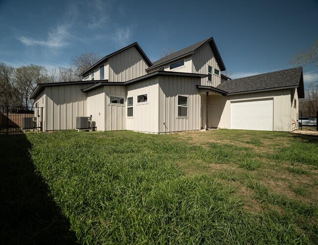 Building Photo - 120 Kimble Ln