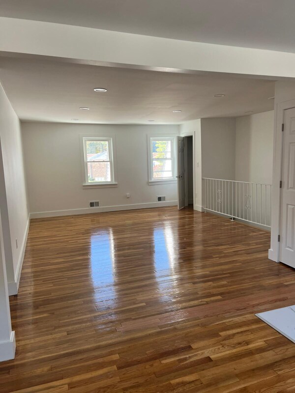 Building Photo - 505 Adams Ln