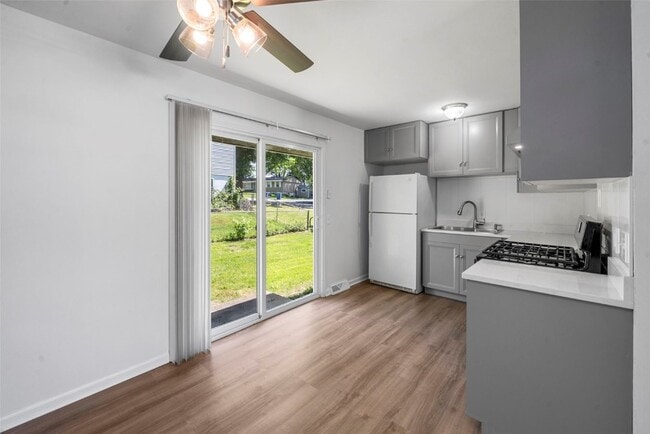 Building Photo - 1121 Dauphine Ln