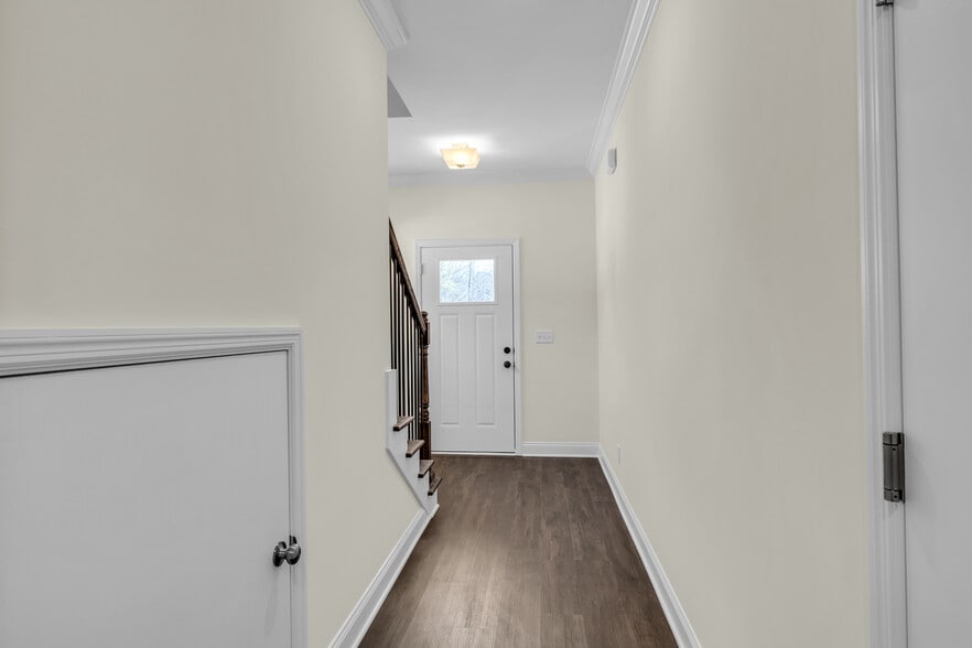 Building Photo - 5563 Stream Ln