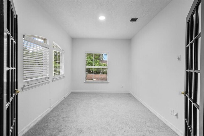 Building Photo - 2523 Watts St