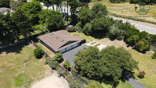 Building Photo - Spacious & Private Four Bedroom Carmel Val...