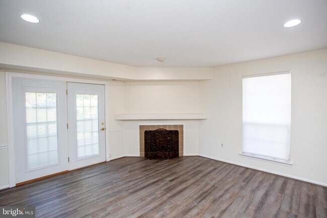 Building Photo - 1739 McNelis Dr