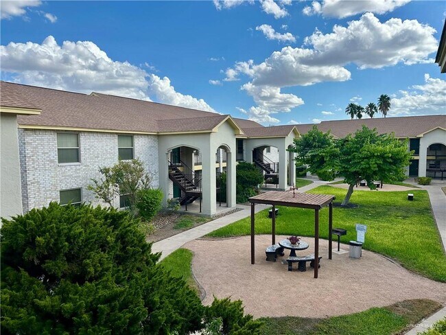 Primary Photo - 15 Hibiscus Ave