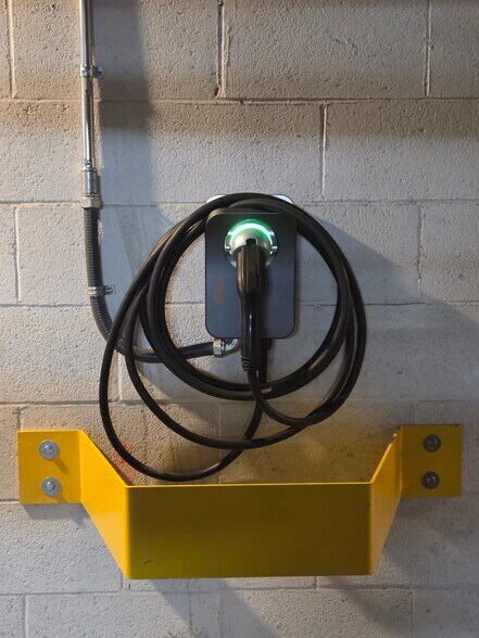 Building Photo - 1344 N Martel Ave