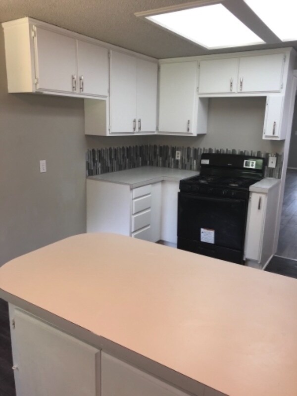 Building Photo - 1116 E Broadway St