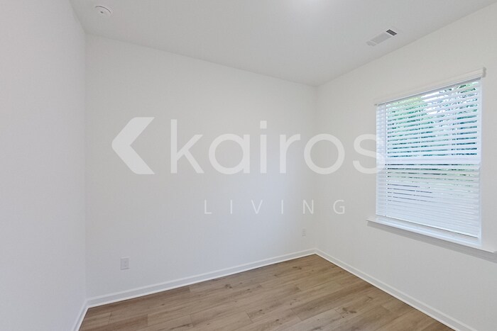 Building Photo - 122 Silver Maple Cir