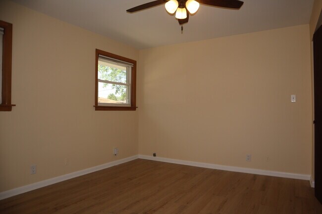Building Photo - 8755 S Fairfield Ave