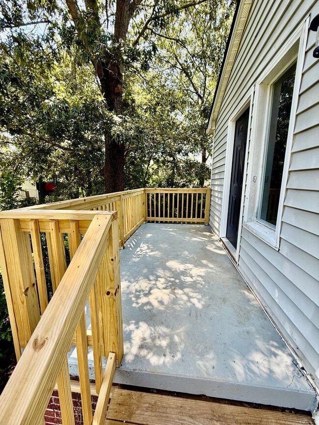 Building Photo - Extra Large One Bedroom House