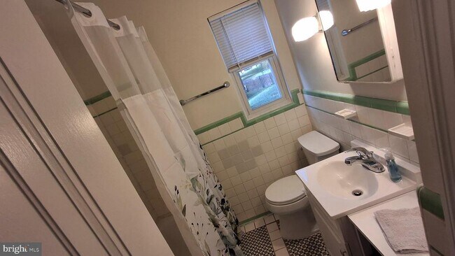 Building Photo - 8102 Garland Ave