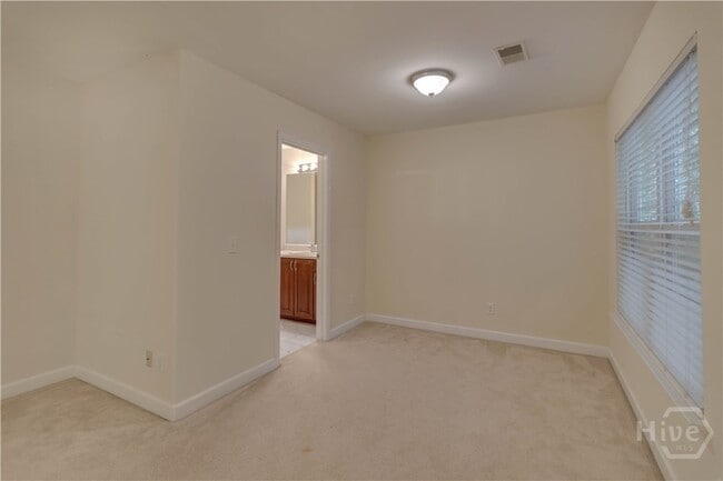 Building Photo - 650 Summer Hill Way