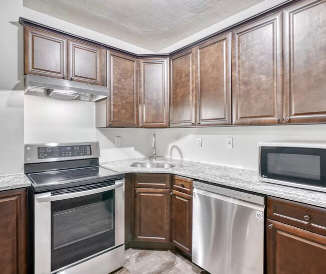 Building Photo - 204 N Port St