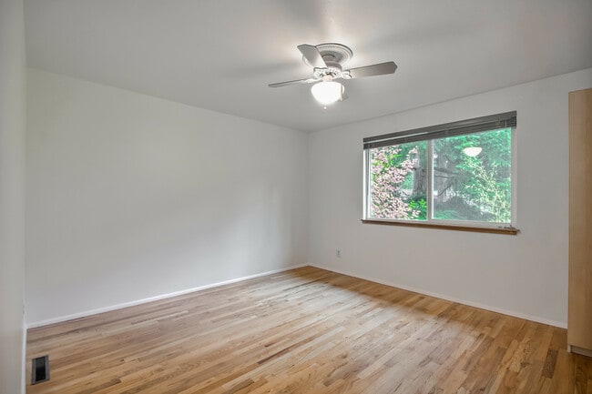 Building Photo - 4020 156th Ave SE