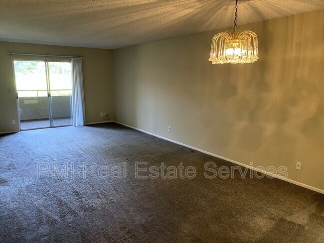 Building Photo - 4050 E Cactus Rd