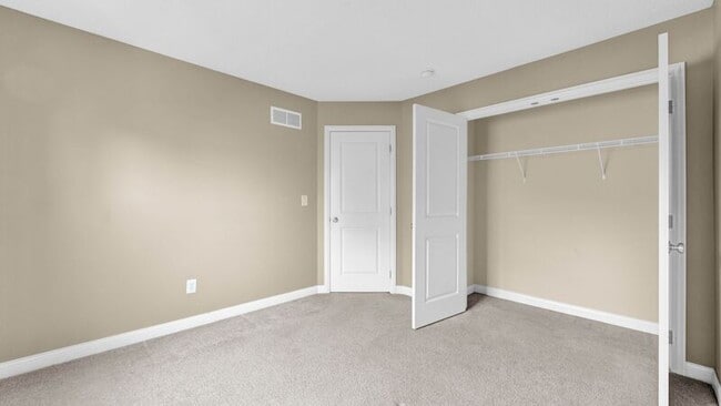 Building Photo - 6294 New Albany Rd W